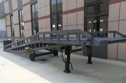 青島地區(qū)登車橋設備應用全解析：選型、優(yōu)勢與常見問題