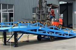 黃島登車橋:提升物流裝卸效率的關(guān)鍵設備解析